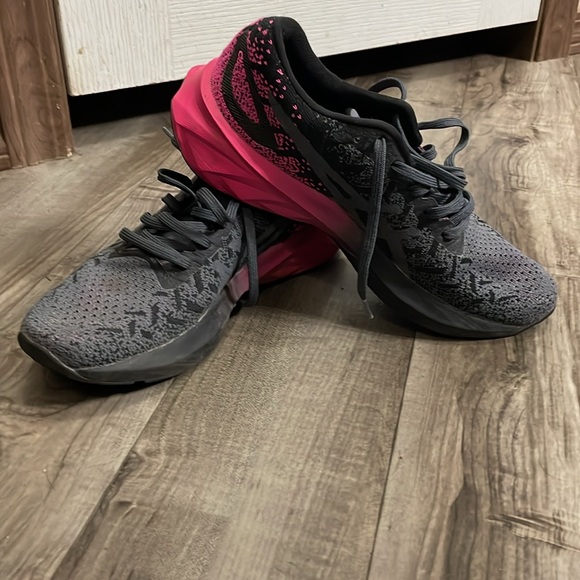 ASICS lightweight knit shoes - Picture 2 of 8